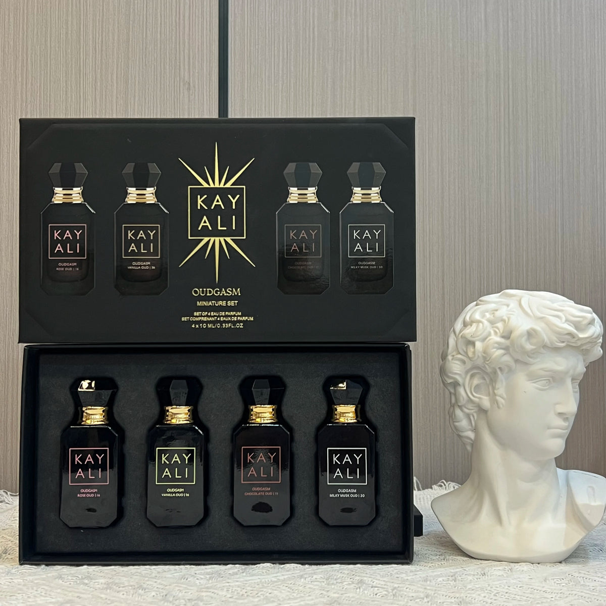 KAYALI Set Cadou Parfum 4x10ml – Oud, Vanilla & Floral | 2 Seturi Disponibile
